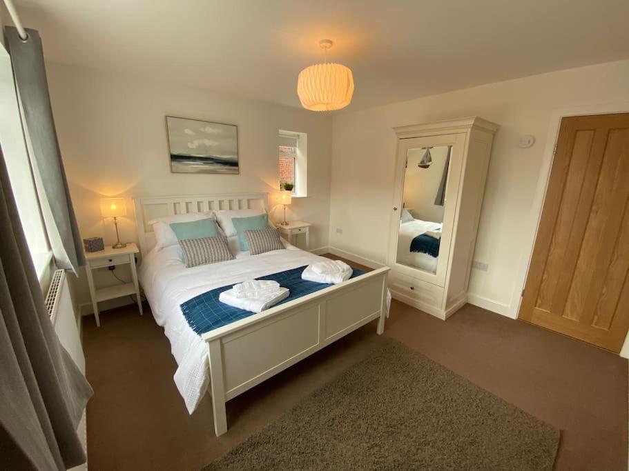 The North Bay Hideaway, Scarborough Apartment Bagian luar foto
