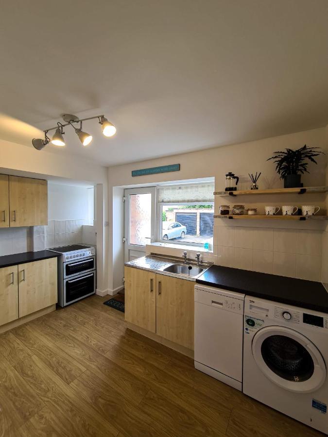 The North Bay Hideaway, Scarborough Apartment Bagian luar foto