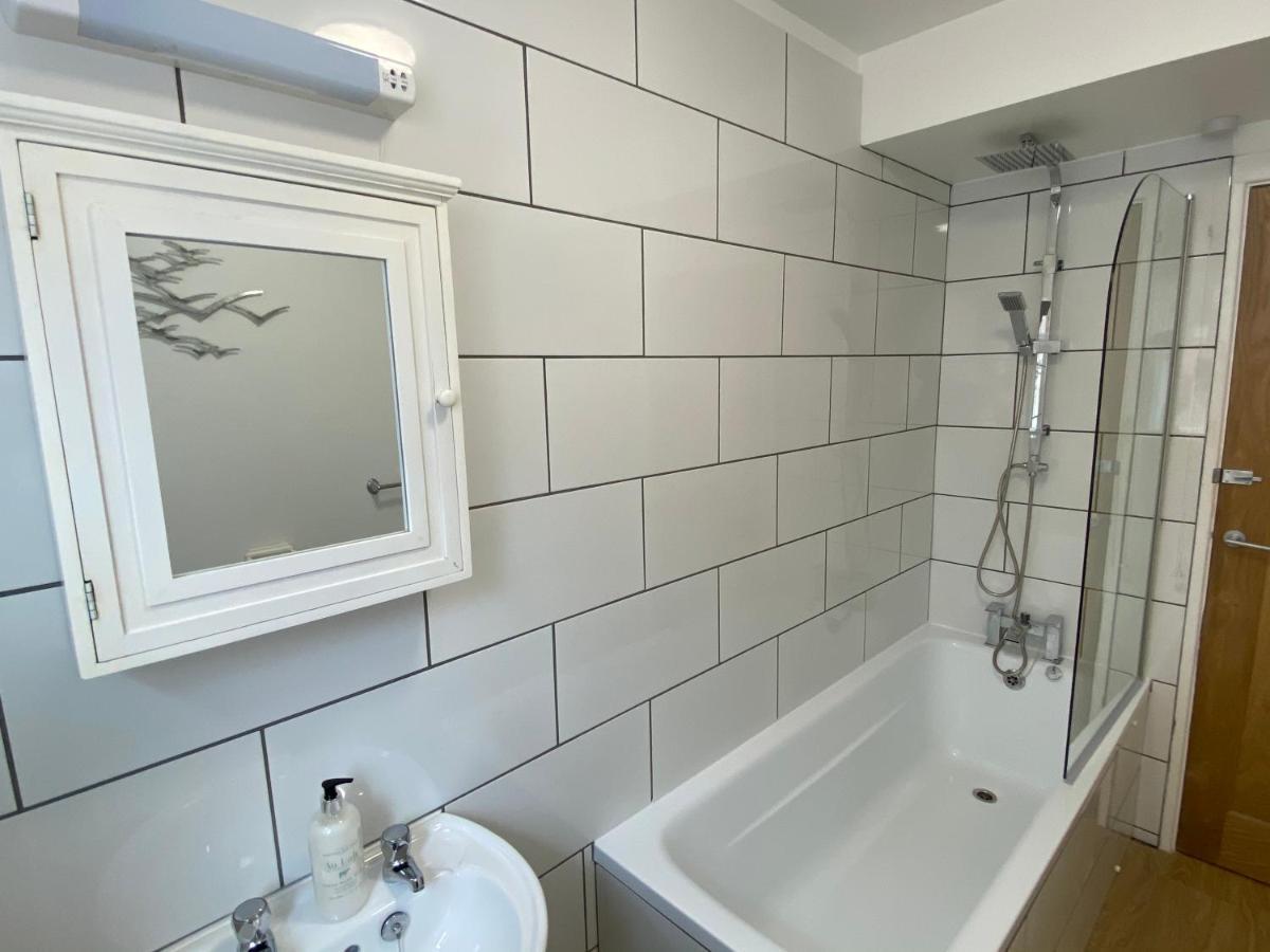 The North Bay Hideaway, Scarborough Apartment Bagian luar foto